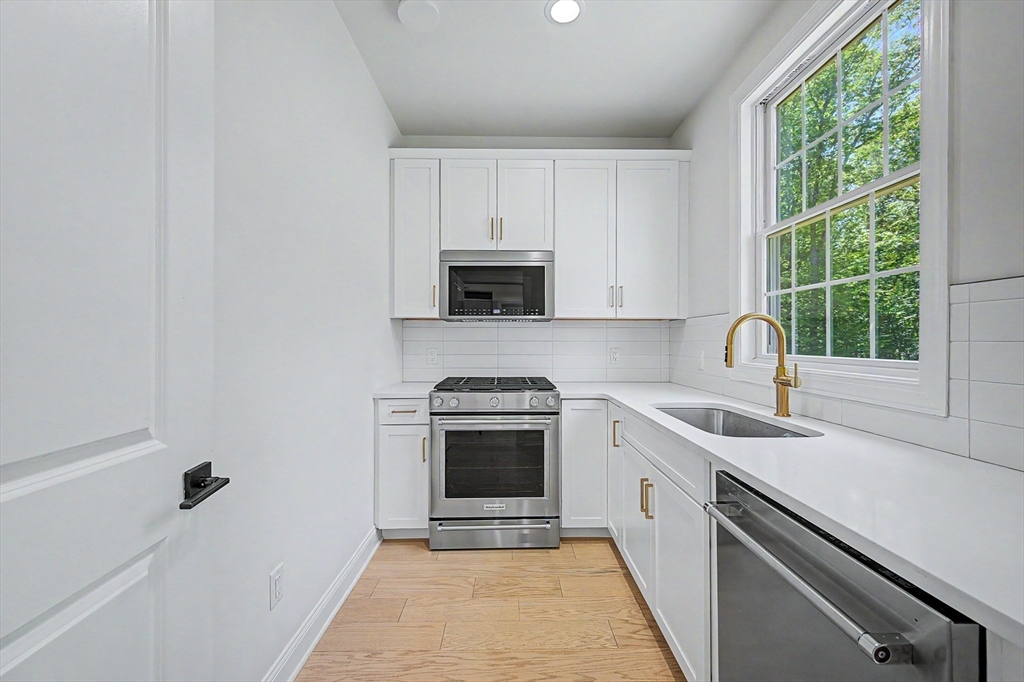 51 Chamberlain Street Hopkinton, MA 01748 - Photo 11 of 39