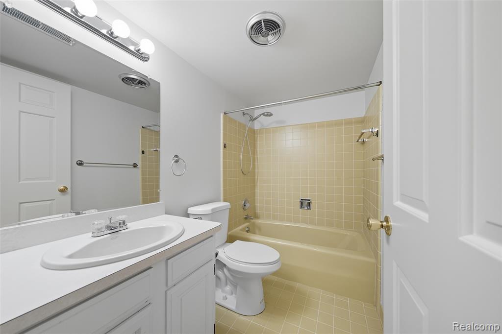 19710 West 13 Mile Road, Unit 108 Beverly Hills, MI 48025 - Photo 30 of 48