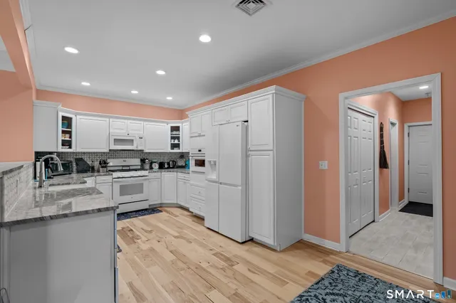 $700,000 | 117 New Road, Thompson, CT 06277