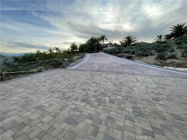 a view of a pathway both side of yard
