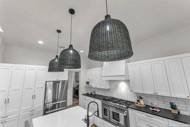 $799,990 | 740 Sharp Spgs Road, Bulverde, TX 78163