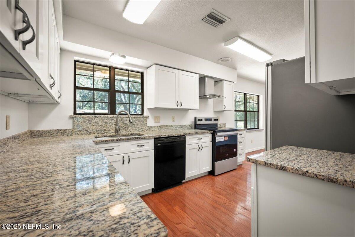 5265 Cruz Road Jacksonville, FL 32207 - Photo 15 of 41 21-JAXREP_5265_Cruz_Rd_Jacksonville_FL-2