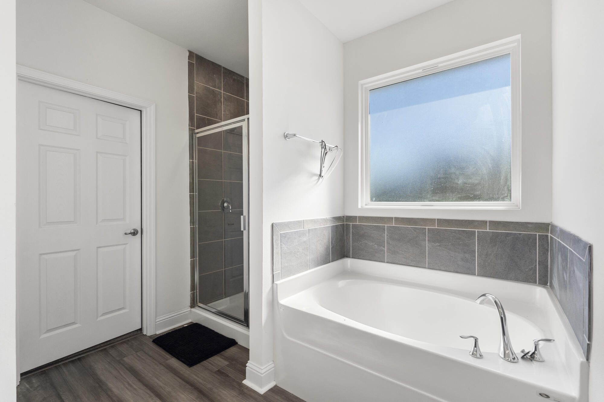 170 Double Eagle Court Freeport, FL 32439 - Photo 22 of 46 a white bath tub sitting next to a window