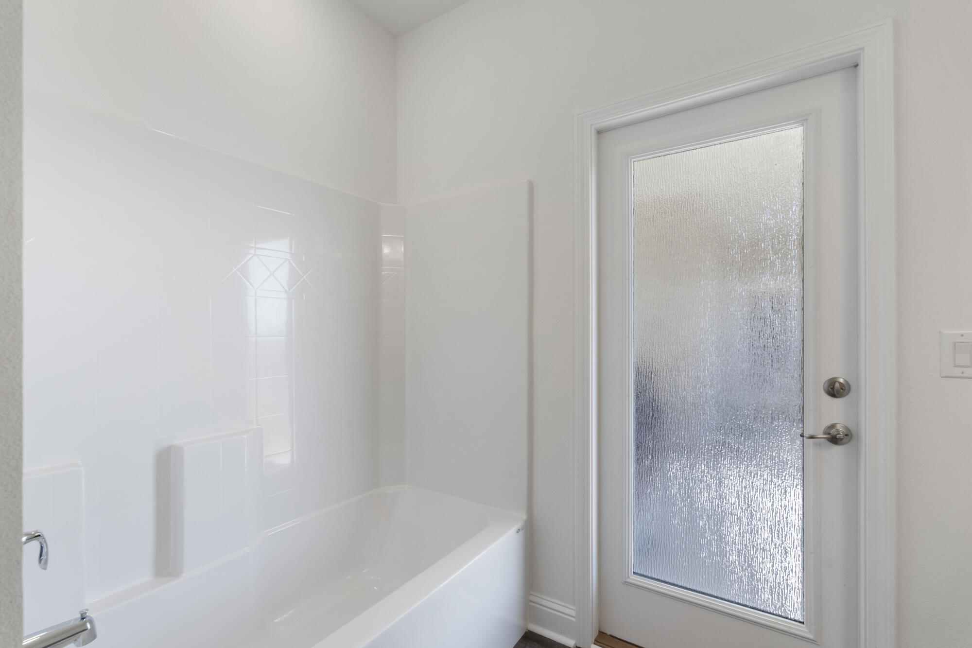 170 Double Eagle Court Freeport, FL 32439 - Photo 28 of 46 a bathroom with a bathtub