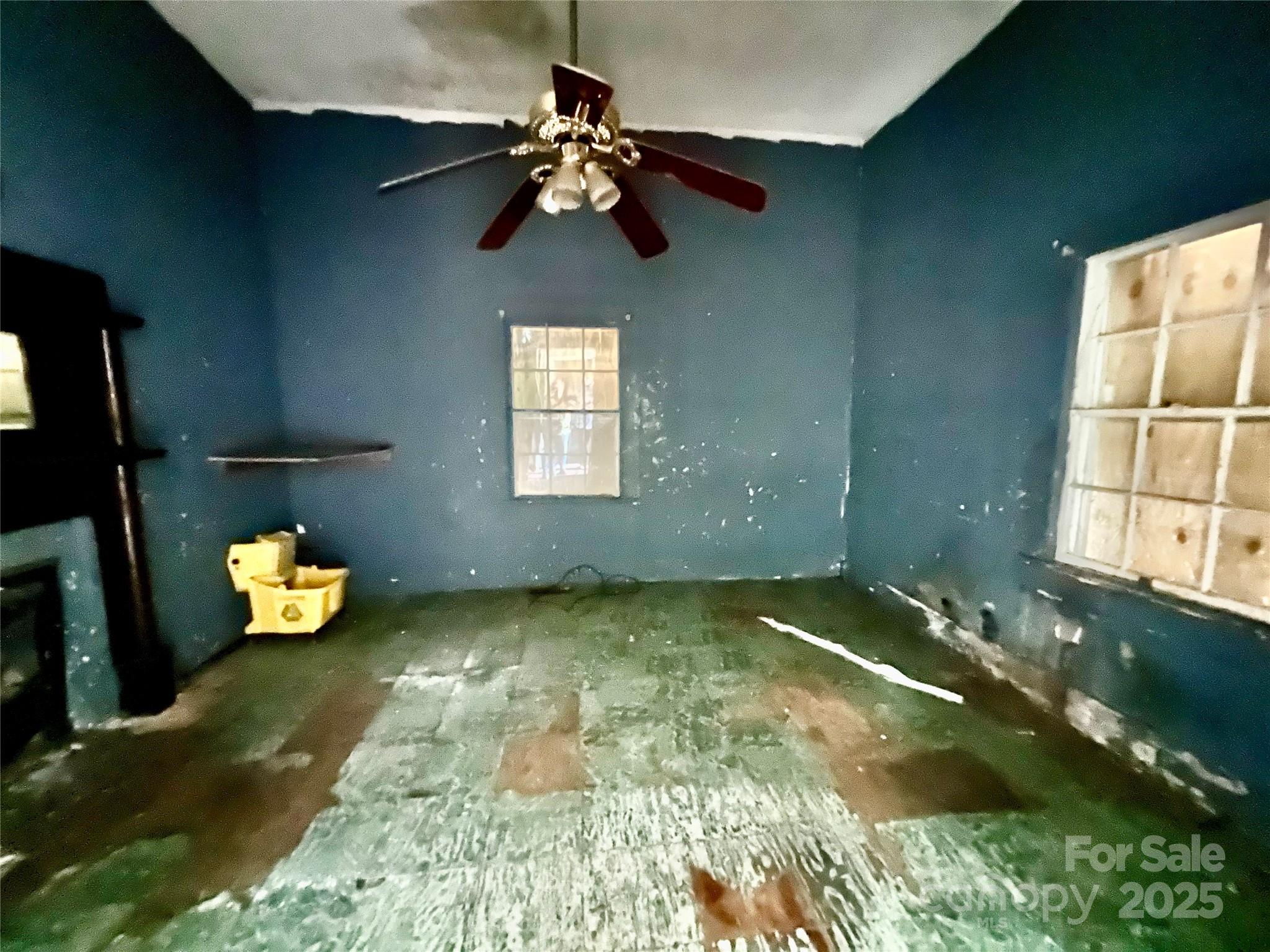 407 Chester Avenue Great Falls, SC 29055 - Photo 25 of 42 a bathroom with a sink and bathtub