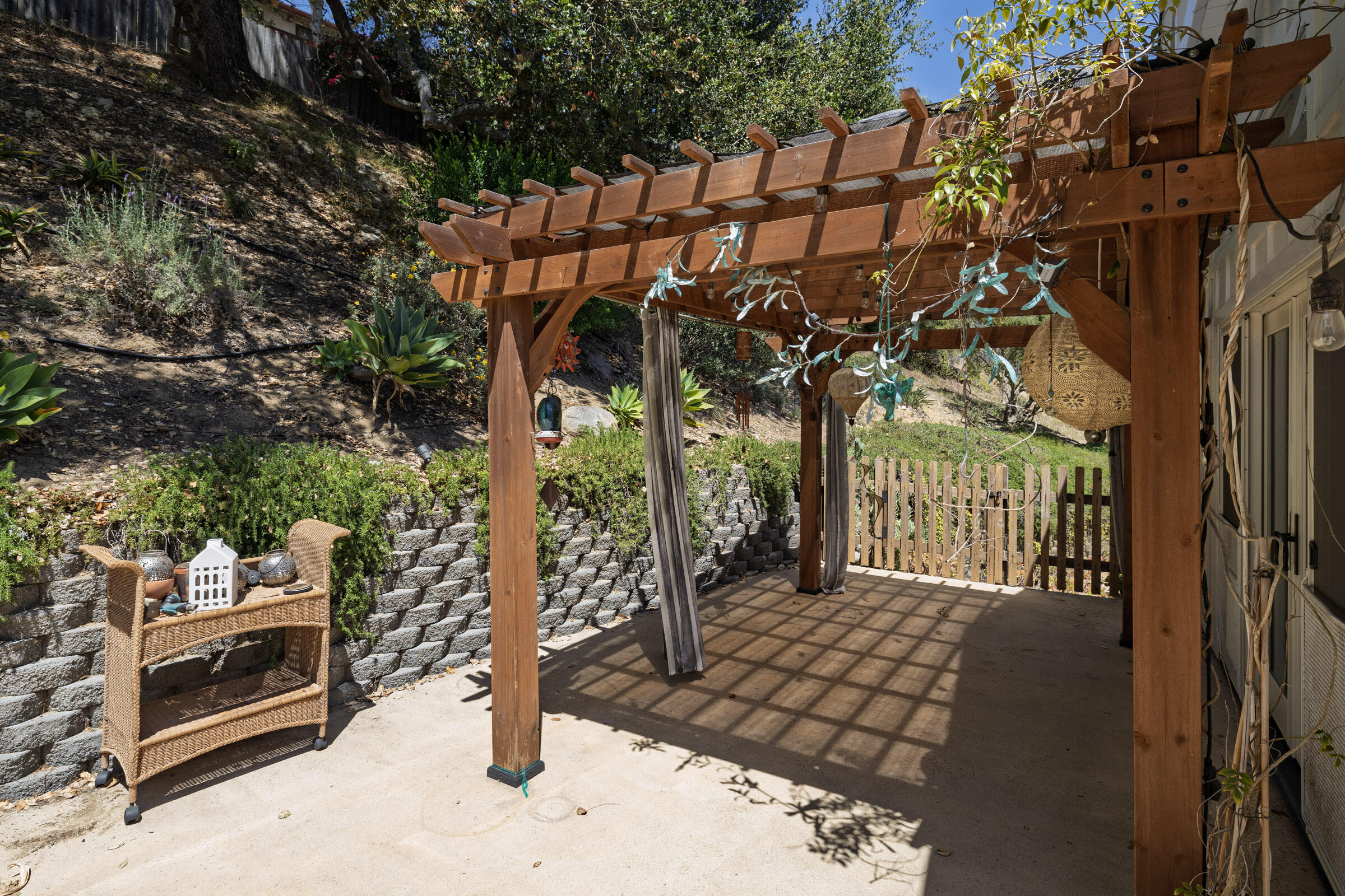 1352 Manitou Road Santa Barbara, CA 93101 - Photo 16 of 29 Outdoor dining area