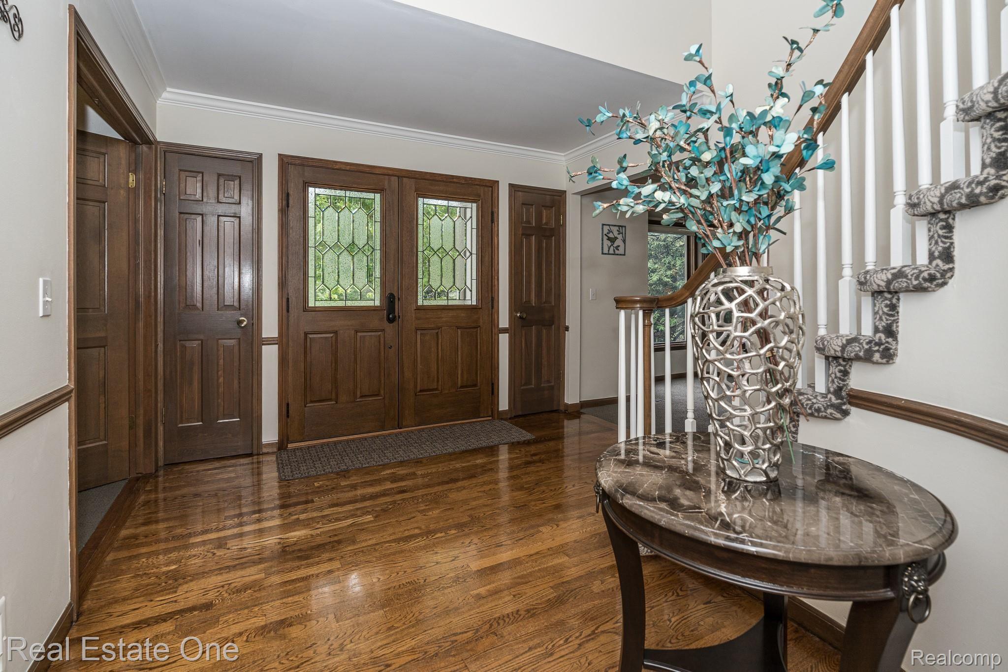 1900 McCormick Drive Rochester, MI 48306 - Photo 6 of 56 1900 McCormick MLS-W008.jpg