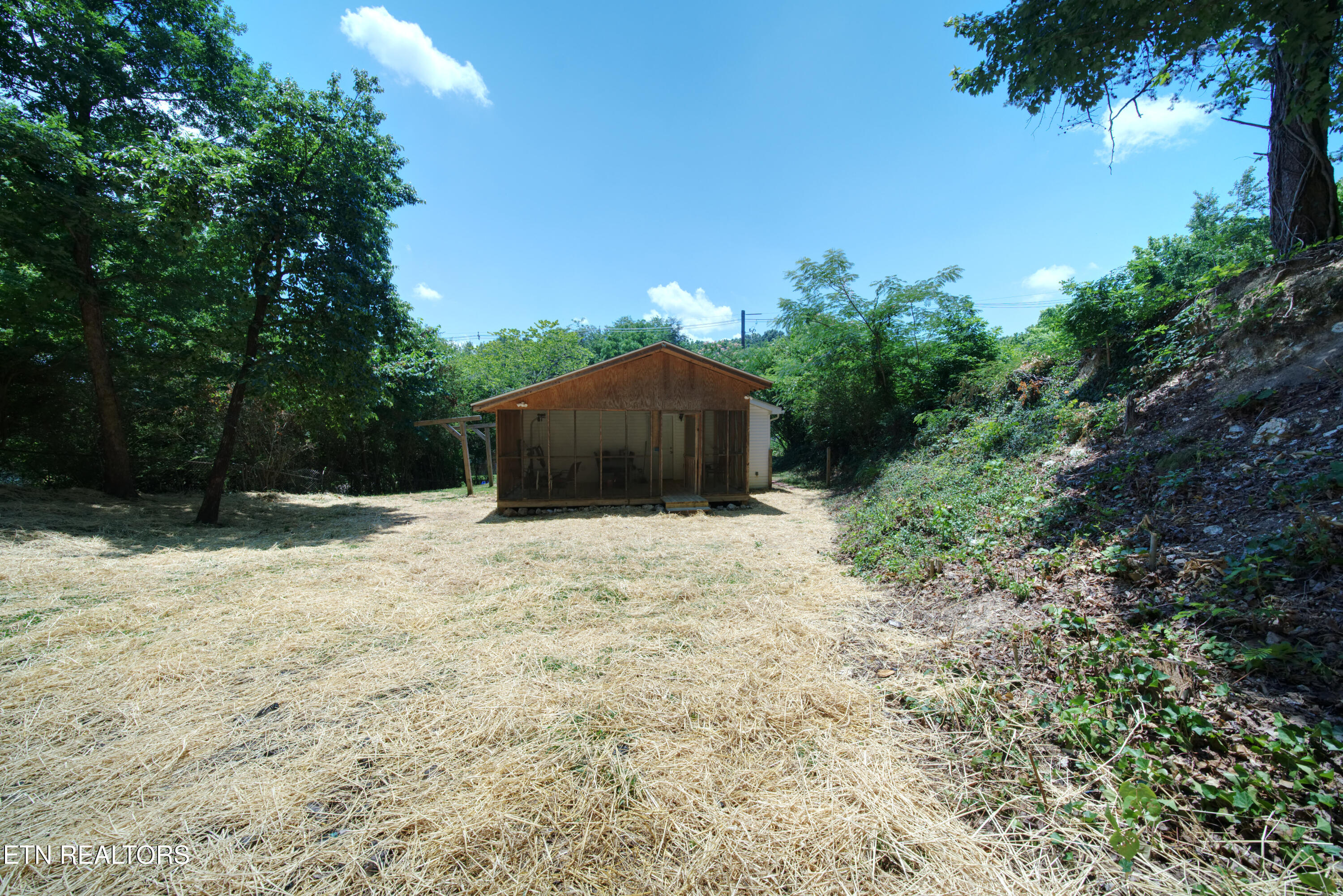 523 West Broad Street Clinton, TN 37716 - Photo 15 of 21 16 - Clinton TN