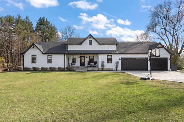 $899,000 | 6205 West 177th Avenue, Lowell, IN 46356