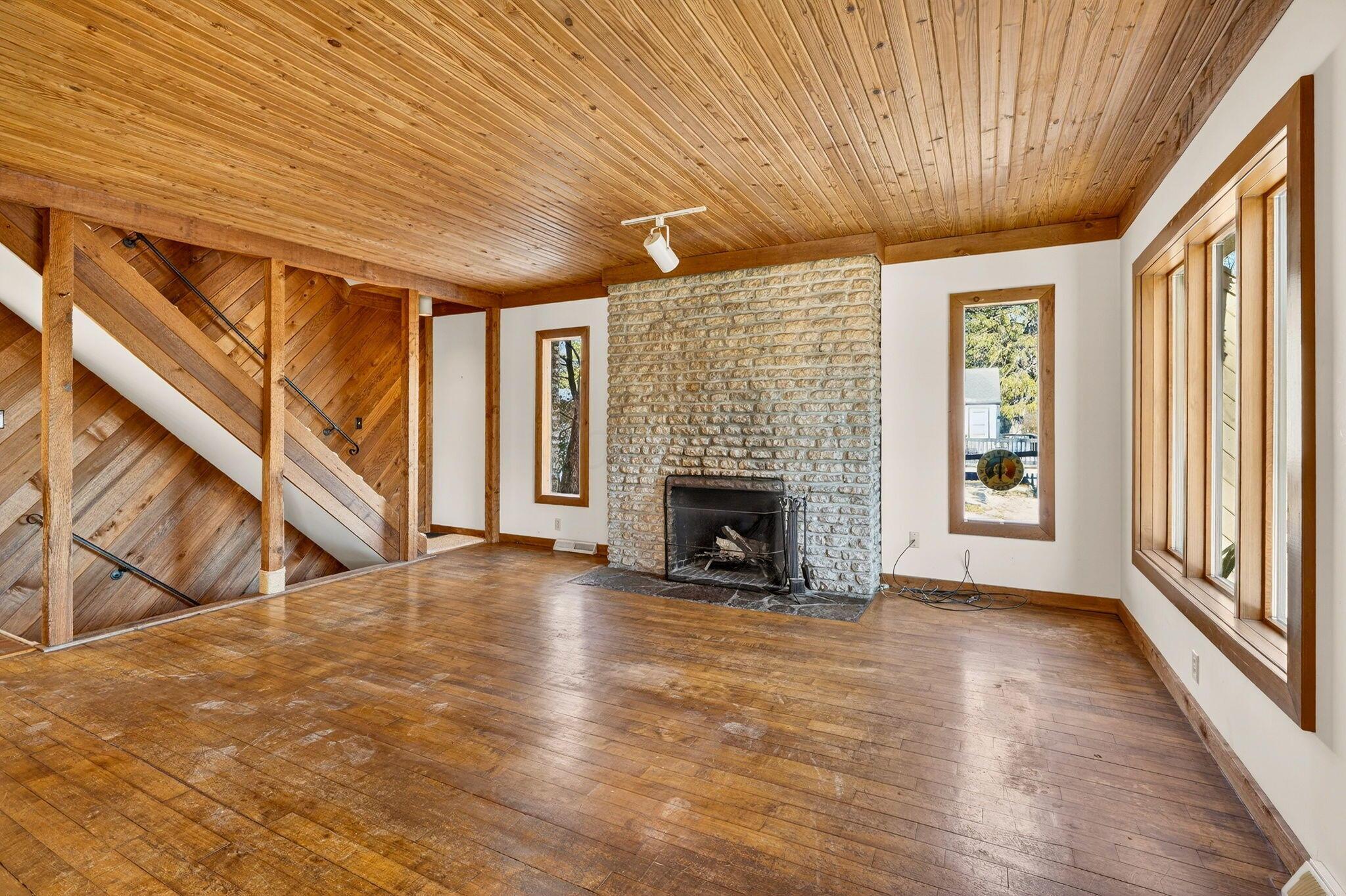 4827 Bellann Road Columbus, OH 43221 - Photo 18 of 85 LIVING ROOM