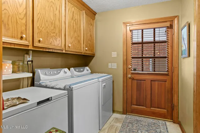 $334,999 | 4201 Oak Hill Drive, Terry, MS 39170