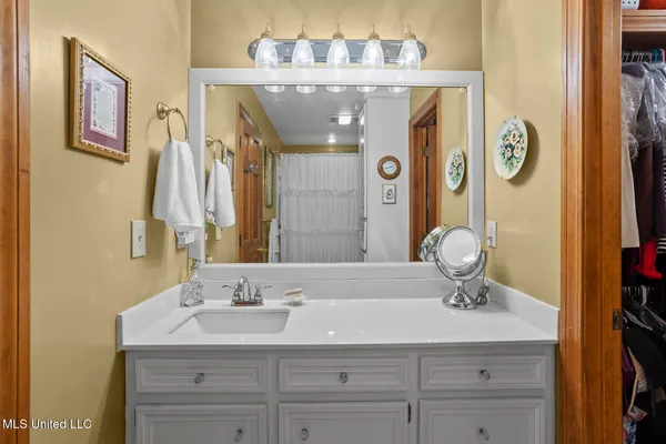 $334,999 | 4201 Oak Hill Drive, Terry, MS 39170