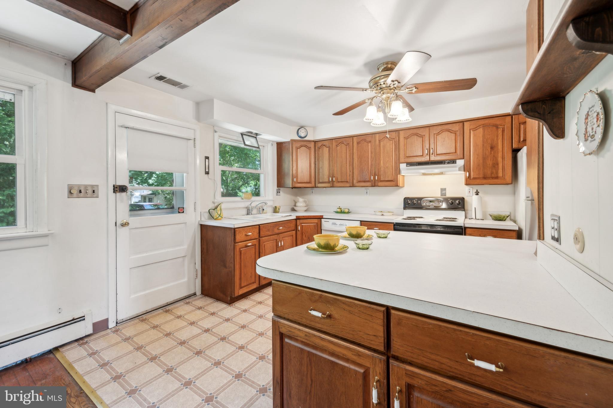 605 South Chester Avenue Riverside, NJ 08075 - Photo 6 of 24 Kitchen