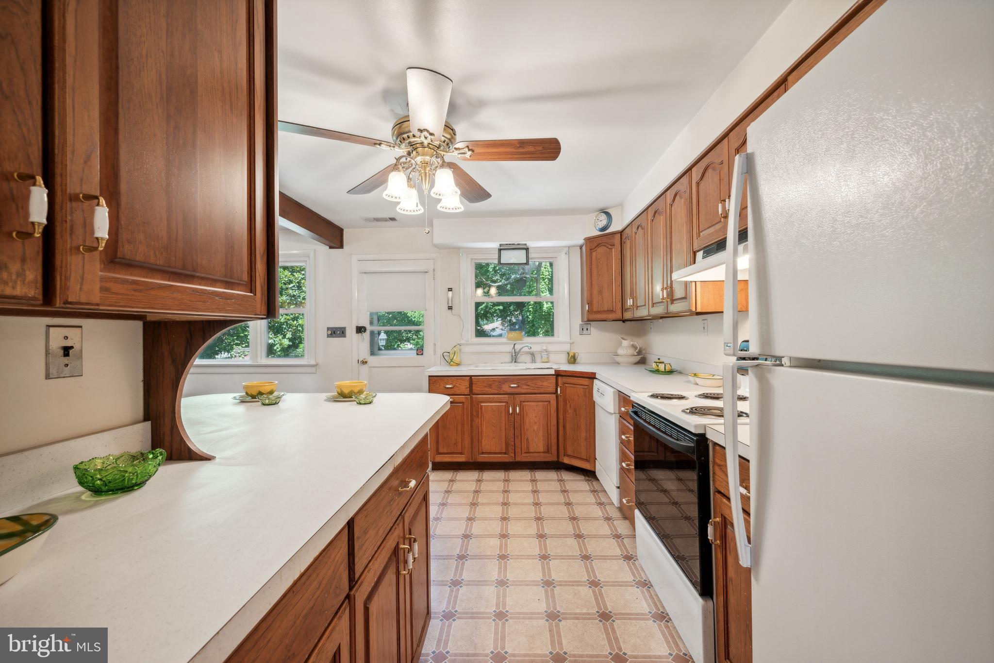605 South Chester Avenue Riverside, NJ 08075 - Photo 7 of 24 Kitchen