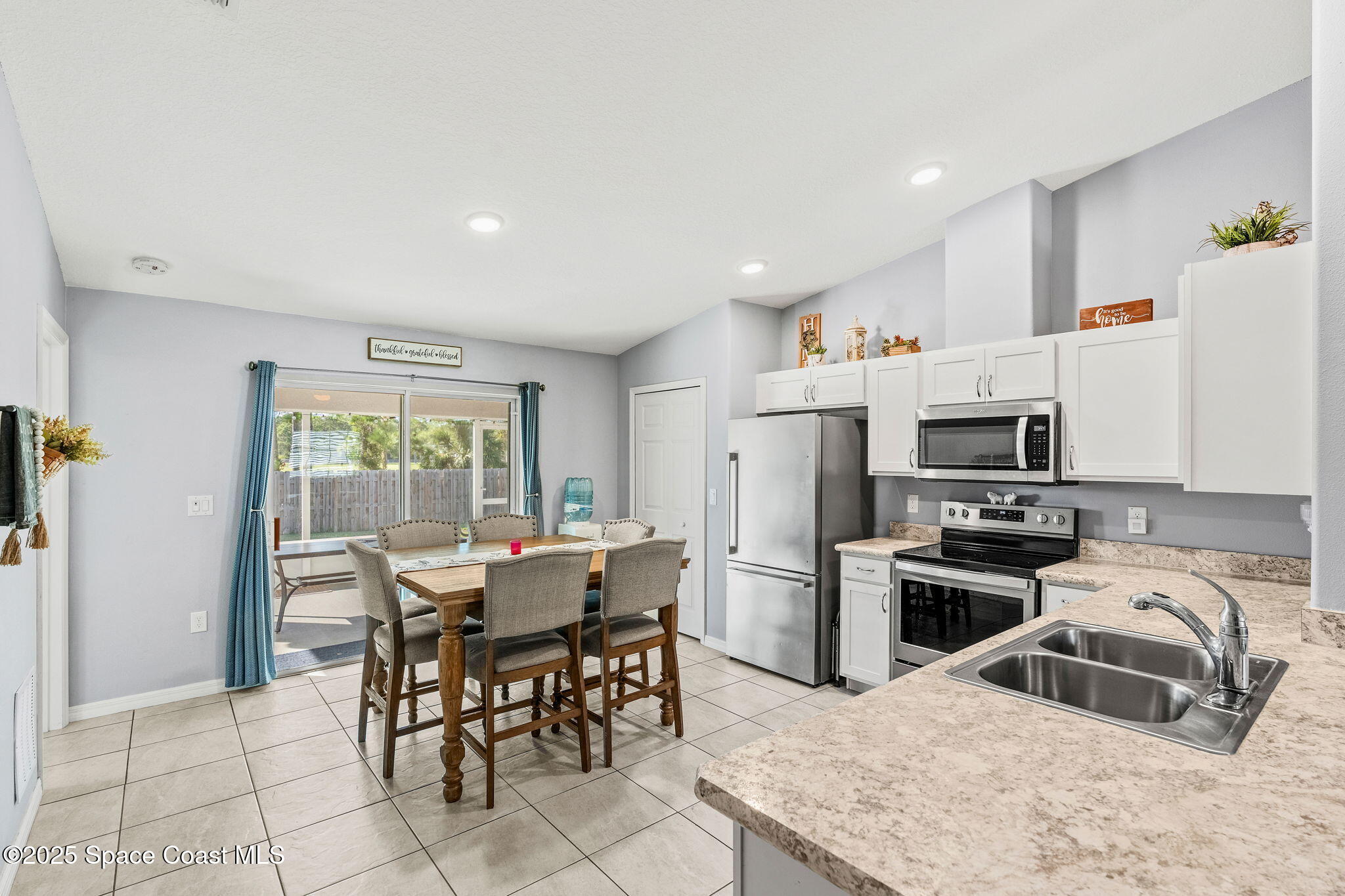 610 Wildmer Road Southwest Palm Bay, FL 32908 - Photo 5 of 28 Kitchen