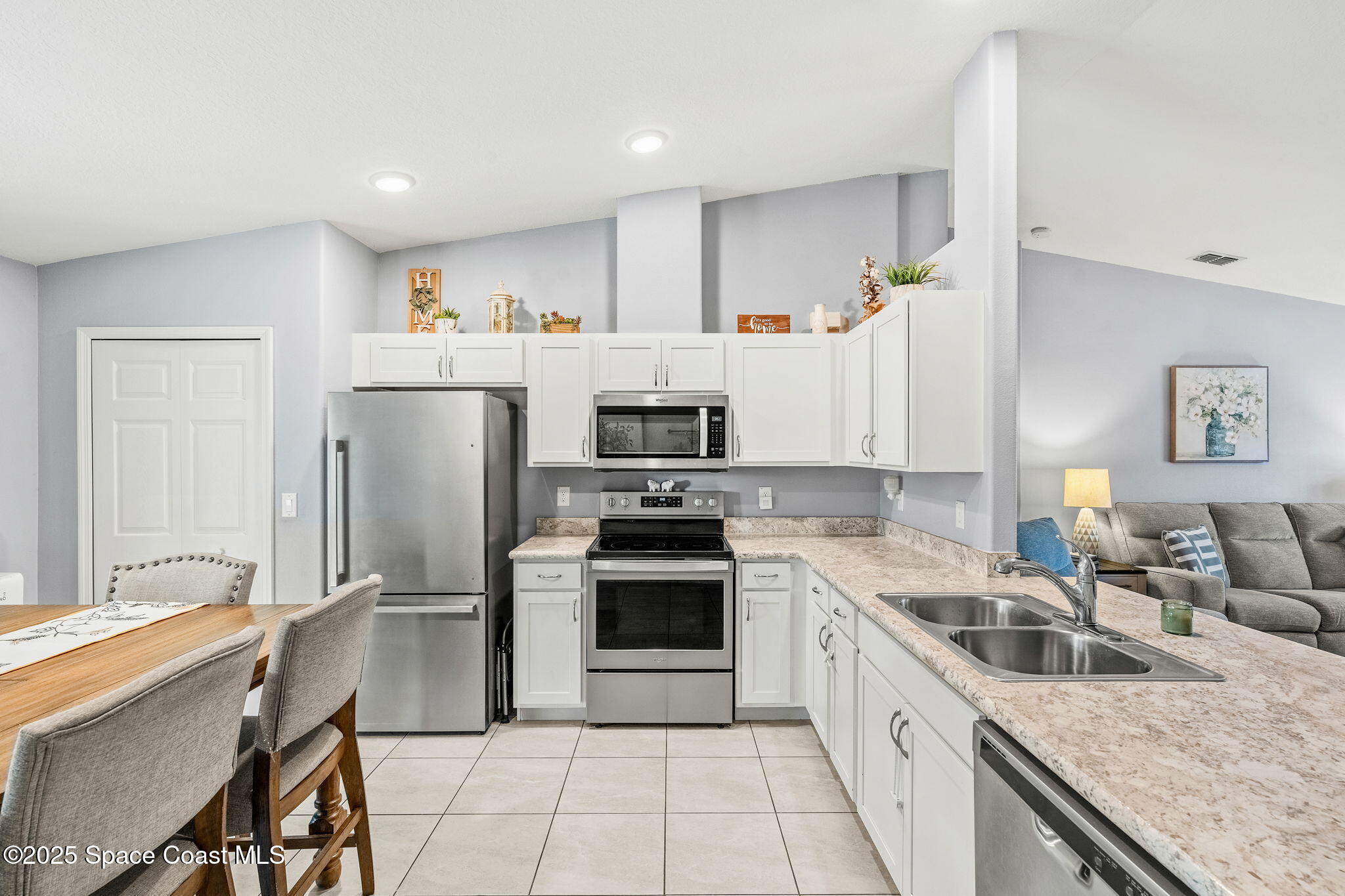 610 Wildmer Road Southwest Palm Bay, FL 32908 - Photo 6 of 28 Kitchen