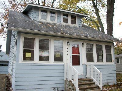 711 South Lincoln Avenue Three Rivers, MI 49093 - Photo 1 of 12 Primary Photo
