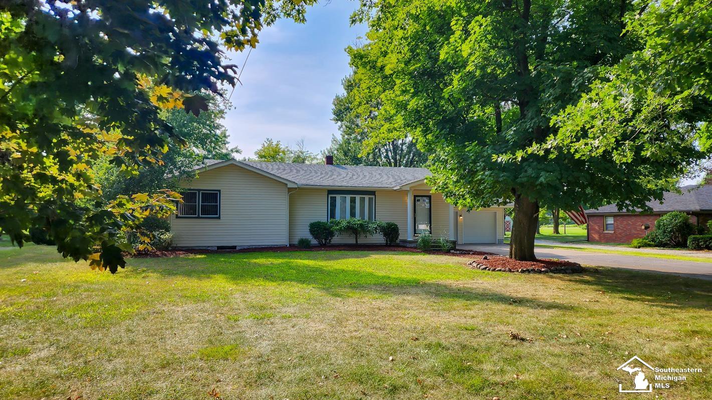 2735 Vivian Road Monroe, MI 48162 - Photo 2 of 22 50150232-3b3d315e-9ae7-46b9-a4d2-0ed166eaab48.JPG