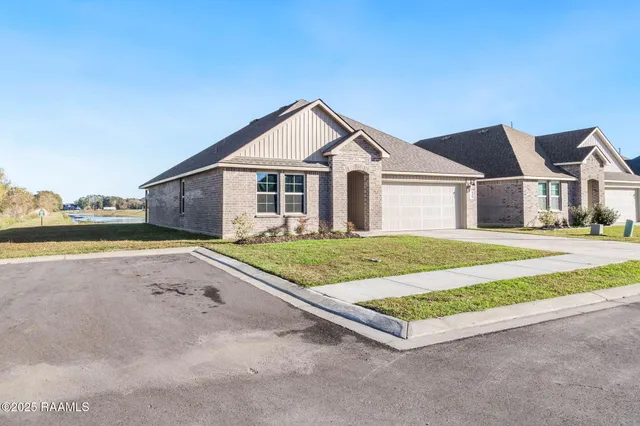 $2,600 | 108 Chesson Hl Drive, Broussard, LA 70518