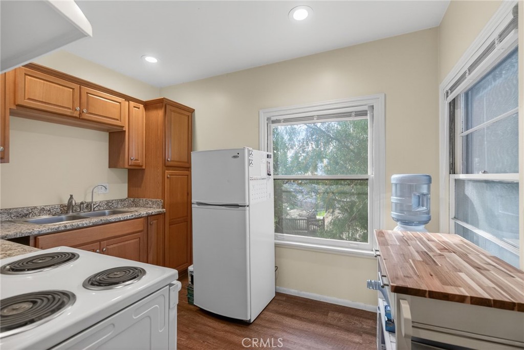 20682 Hill Top Drive Riverside, CA 92507 - Photo 53 of 70 a kitchen with a stove a refrigerator and a sink