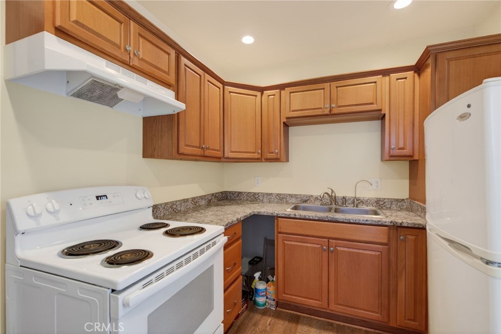 20682 Hill Top Drive Riverside, CA 92507 - Photo 54 of 70 a kitchen with a stove a sink and a refrigerator