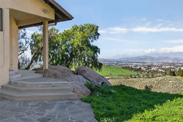 $1,100,000 | 20682 Hill Top Drive, Riverside, CA 92507