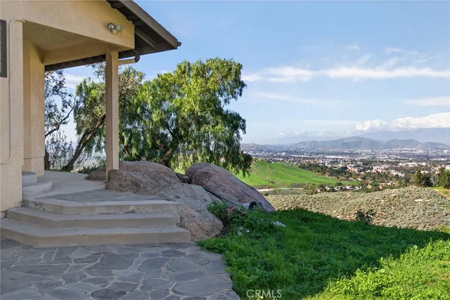 $1,250,000 | 20682 Hill Top Drive, Riverside, CA 92507