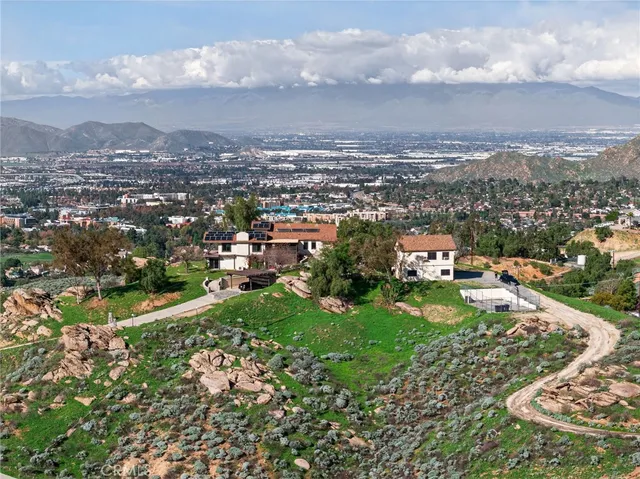 $1,250,000 | 20682 Hill Top Drive, Riverside, CA 92507