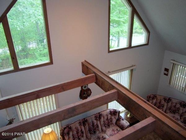 101 Perch Road Lackawaxen, PA 18435 - Photo 16 of 31 16 CATHEDRAL CEILINGS (600x450)