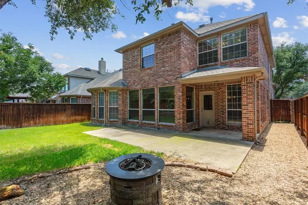 a view of a house with a tub and a yard