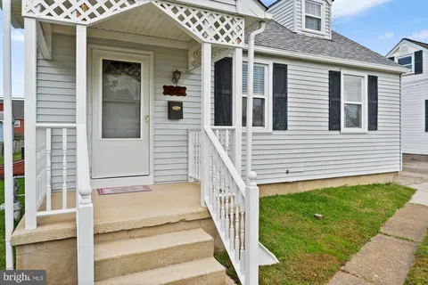 a view of a house with a small yard