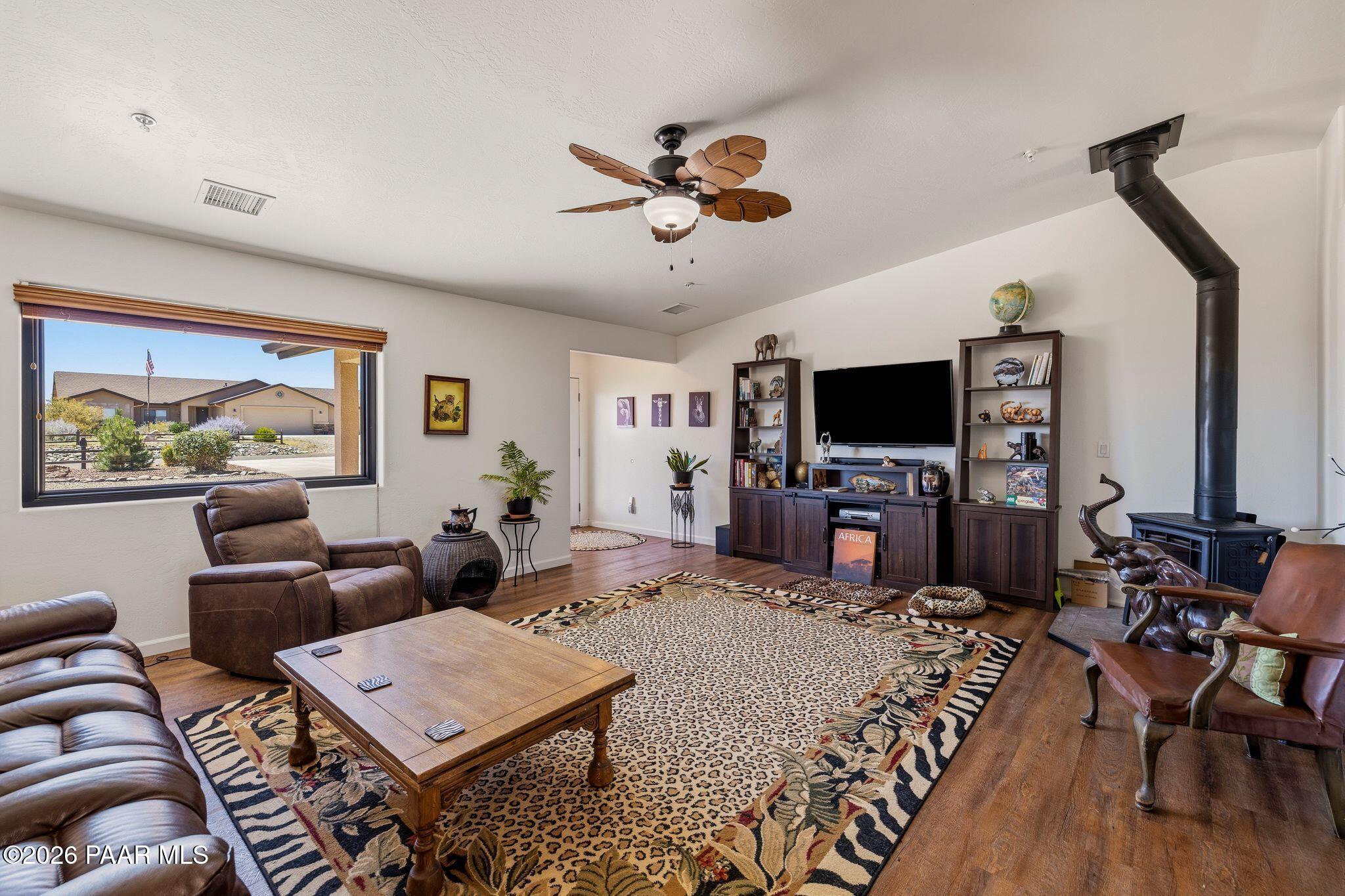 822 Rocking Horse Lane Chino Valley, AZ 86323 - Photo 2 of 48 027-Living Room