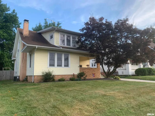 $200,000 | 1325 West College Avenue, Jacksonville, IL 62650