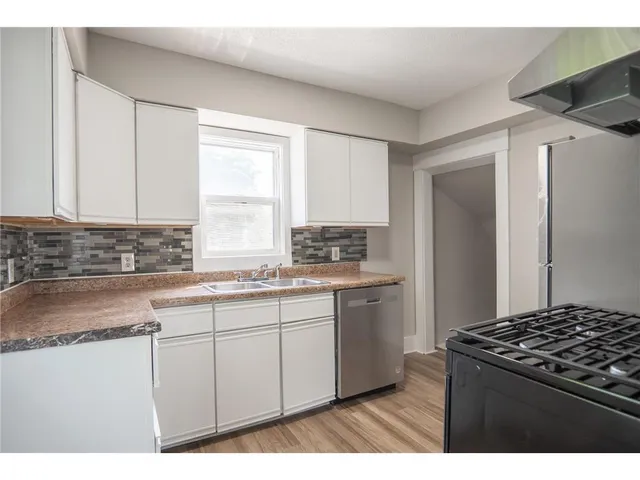 $1,999 | 938 North Cypress Street, St. Paul, MN 55106