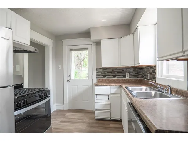 $1,999 | 938 North Cypress Street, St. Paul, MN 55106