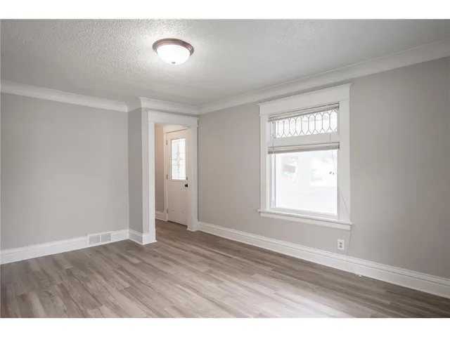 $1,999 | 938 North Cypress Street, St. Paul, MN 55106