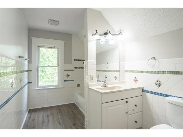 $1,999 | 938 North Cypress Street, St. Paul, MN 55106