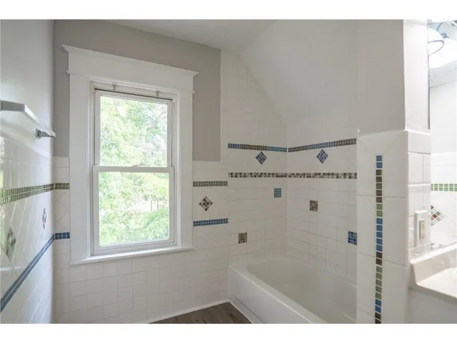 $1,999 | 938 North Cypress Street, St. Paul, MN 55106