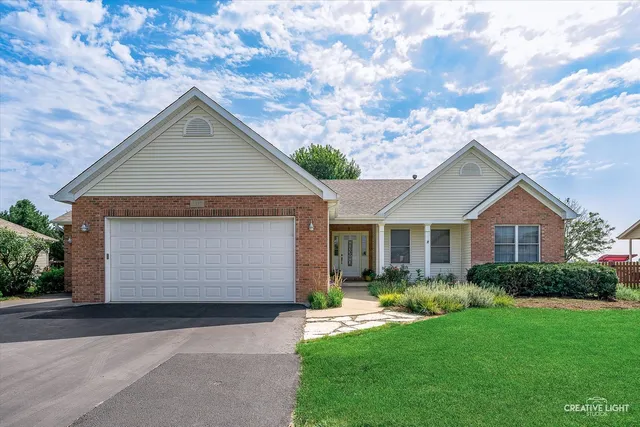 $399,900 | 1310 Arneita Street, Sycamore, IL 60178