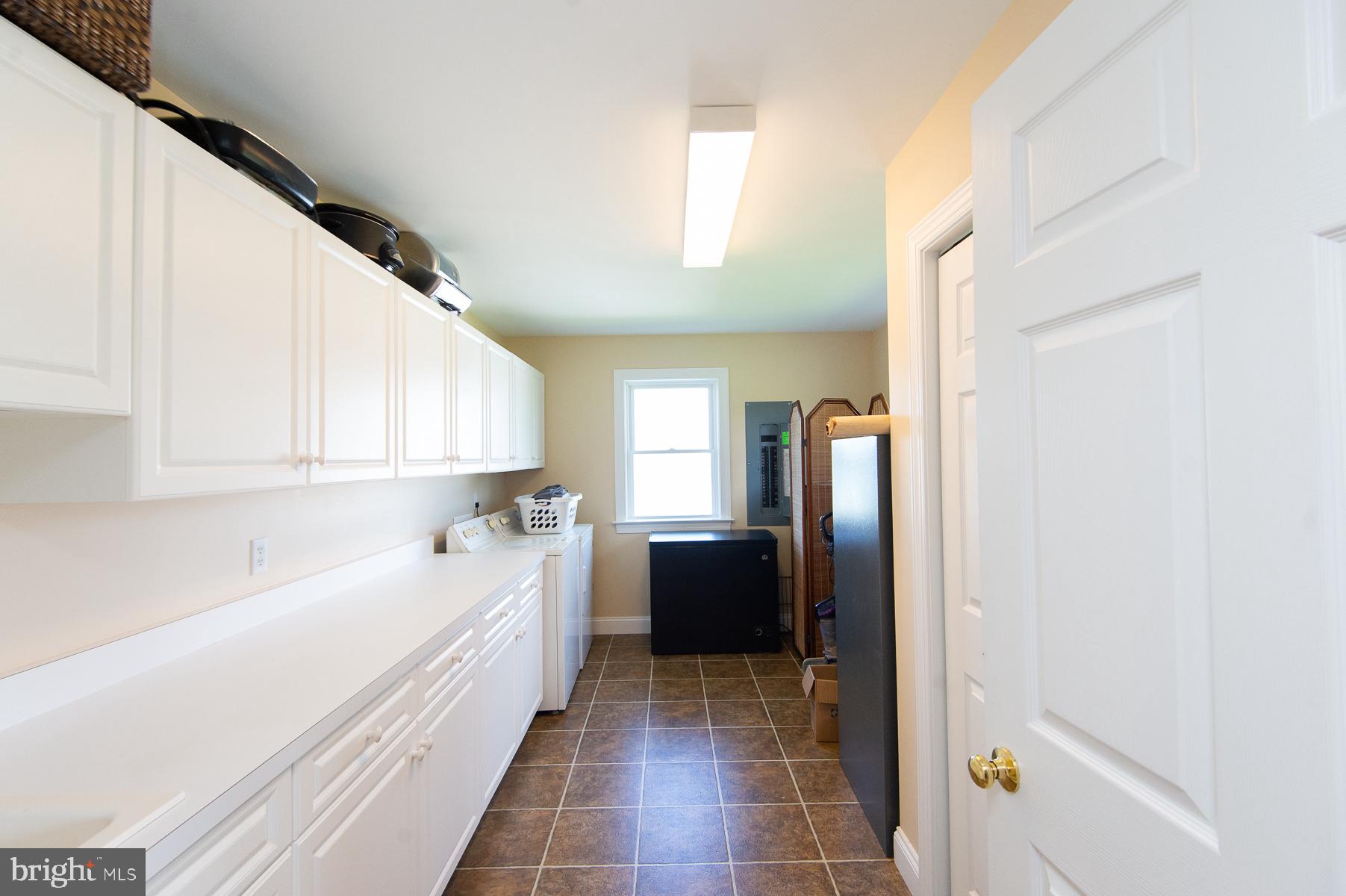 5704 Ross Neck Road Cambridge, MD 21613 - Photo 68 of 98 Bright and spacious laundry room.