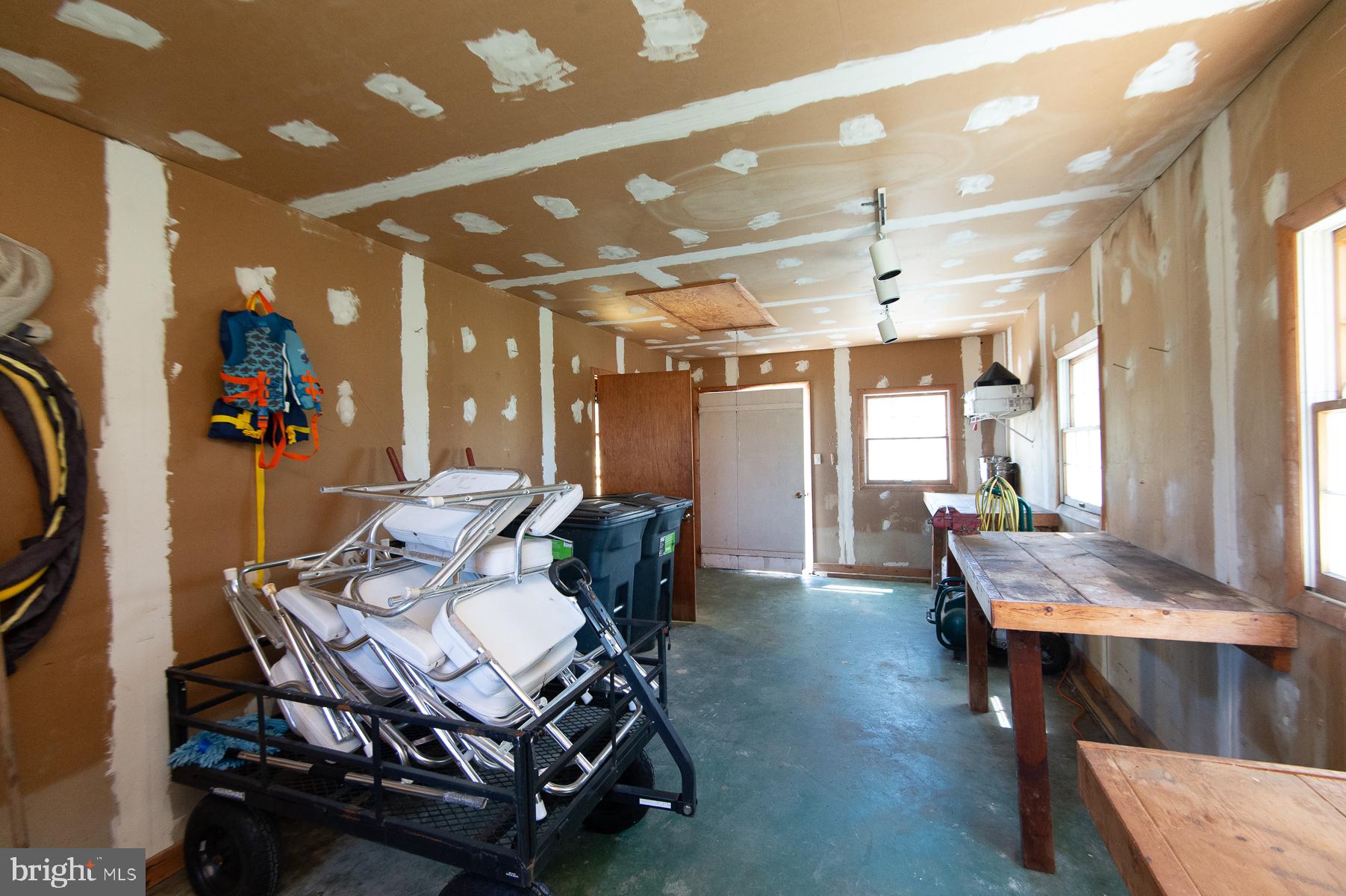 5704 Ross Neck Road Cambridge, MD 21613 - Photo 96 of 98 Spacious garage ready for transformation.
