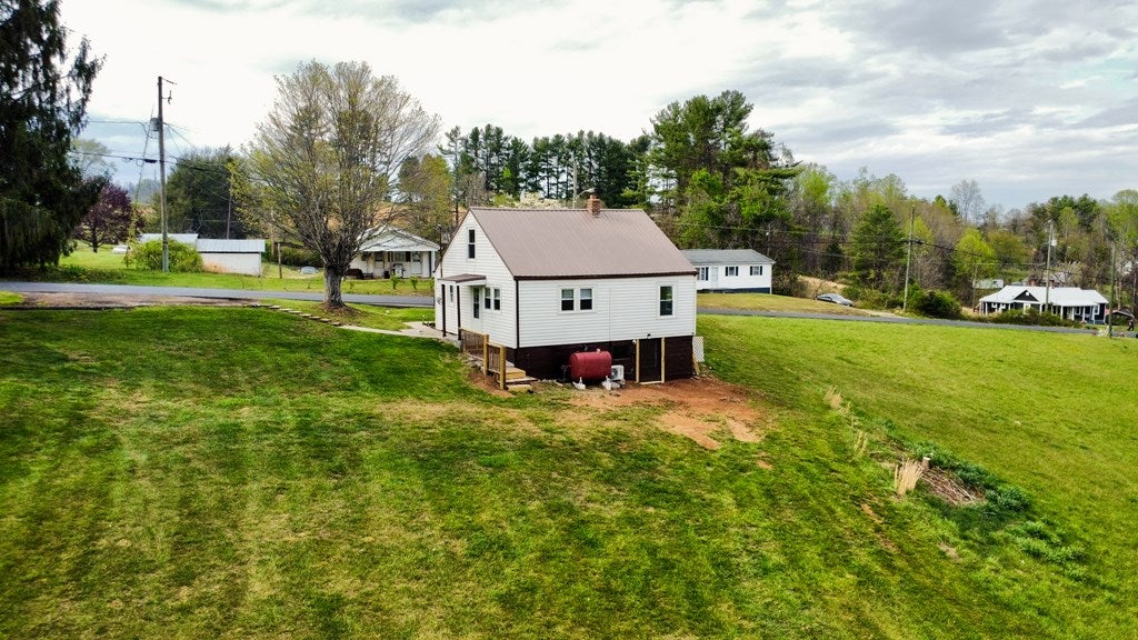 134 Poplar Grove Road Galax, VA 24333 - Photo 8 of 22 Gallery Image 8