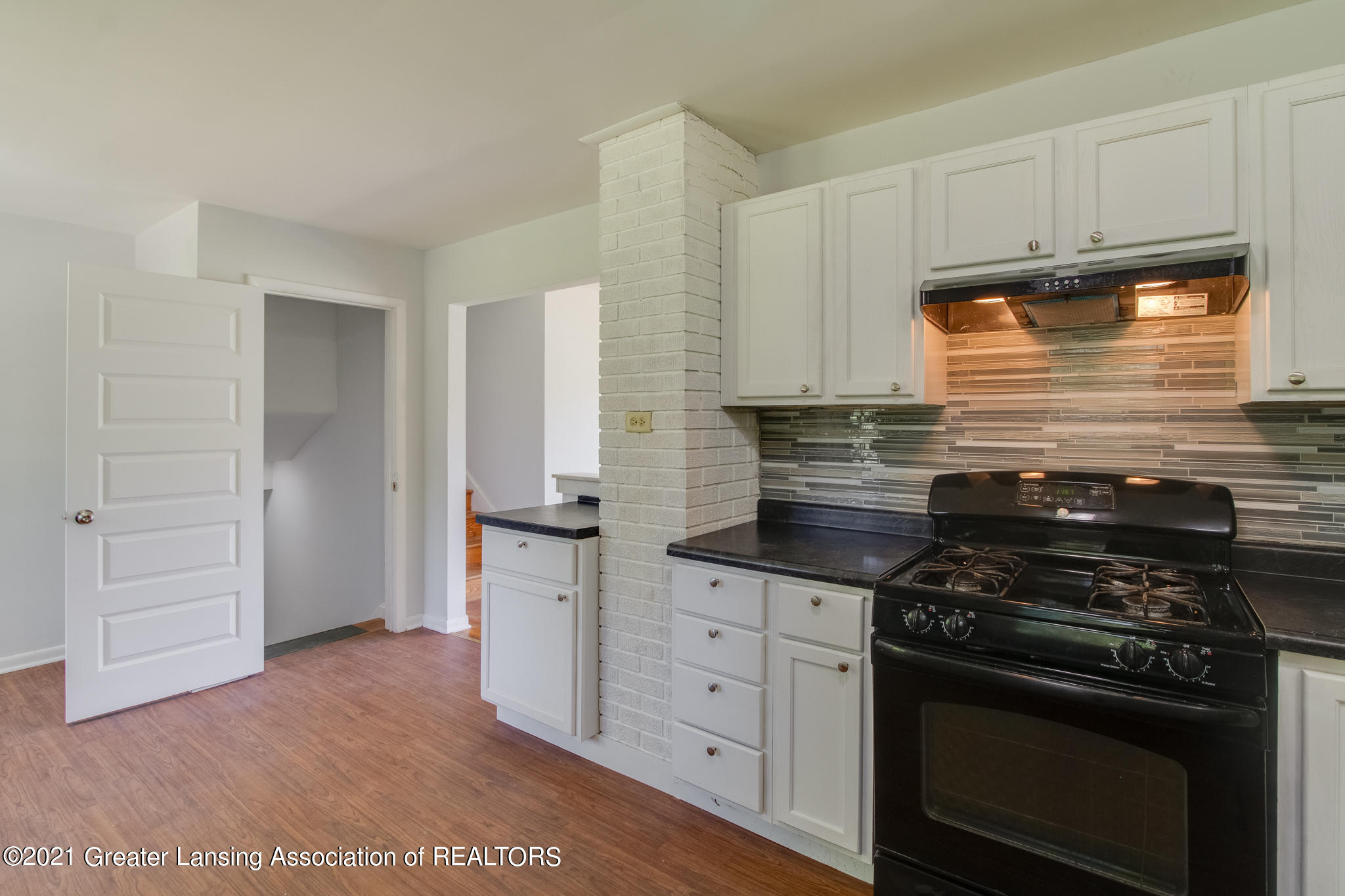 5634 Schafer Road Lansing, MI 48911 - Photo 10 of 28 5634_Schafer_STEVE_R-14