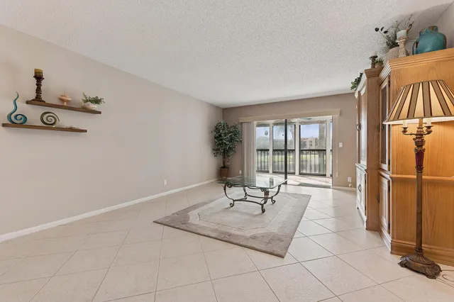 $177,000 | 7280 Amberly Lane, Unit 208, Delray Beach, FL 33446