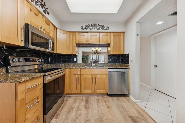 $177,000 | 7280 Amberly Lane, Unit 208, Delray Beach, FL 33446