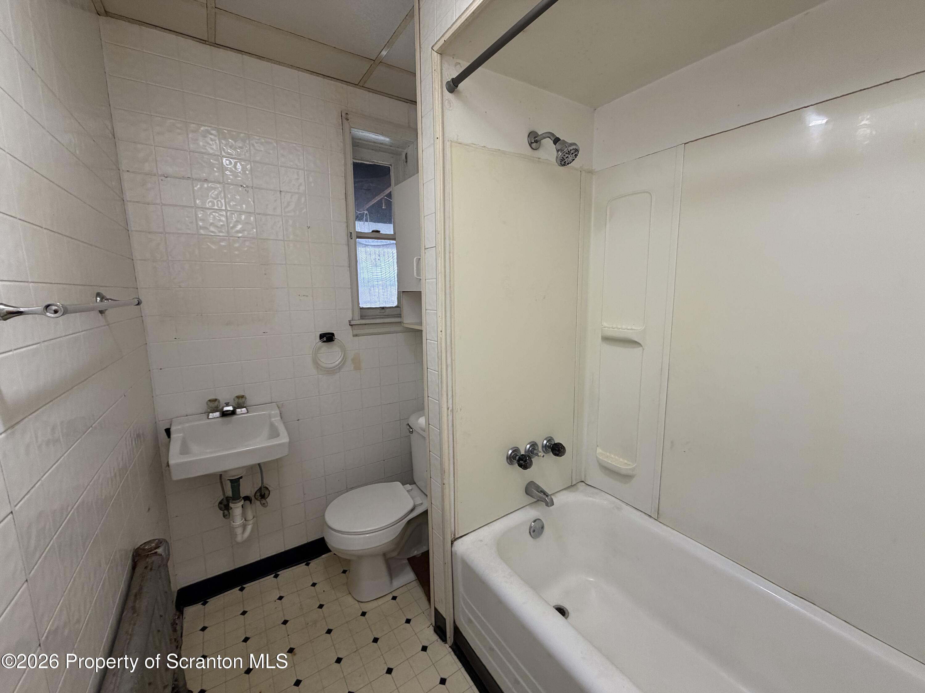 1010 Eynon Street Scranton, PA 18504 - Photo 16 of 17 15