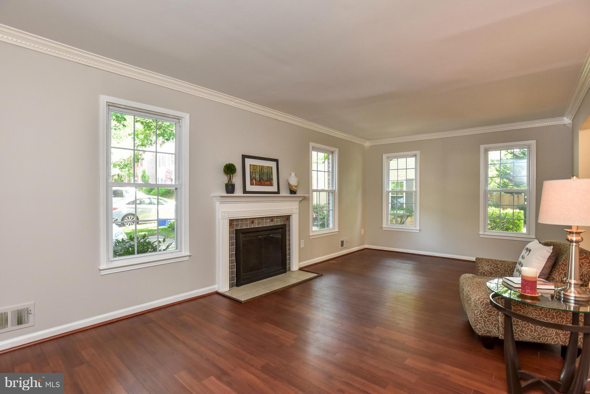 2423 Ansdel Court Reston, VA 20191 - Photo 2 of 30 Living Room