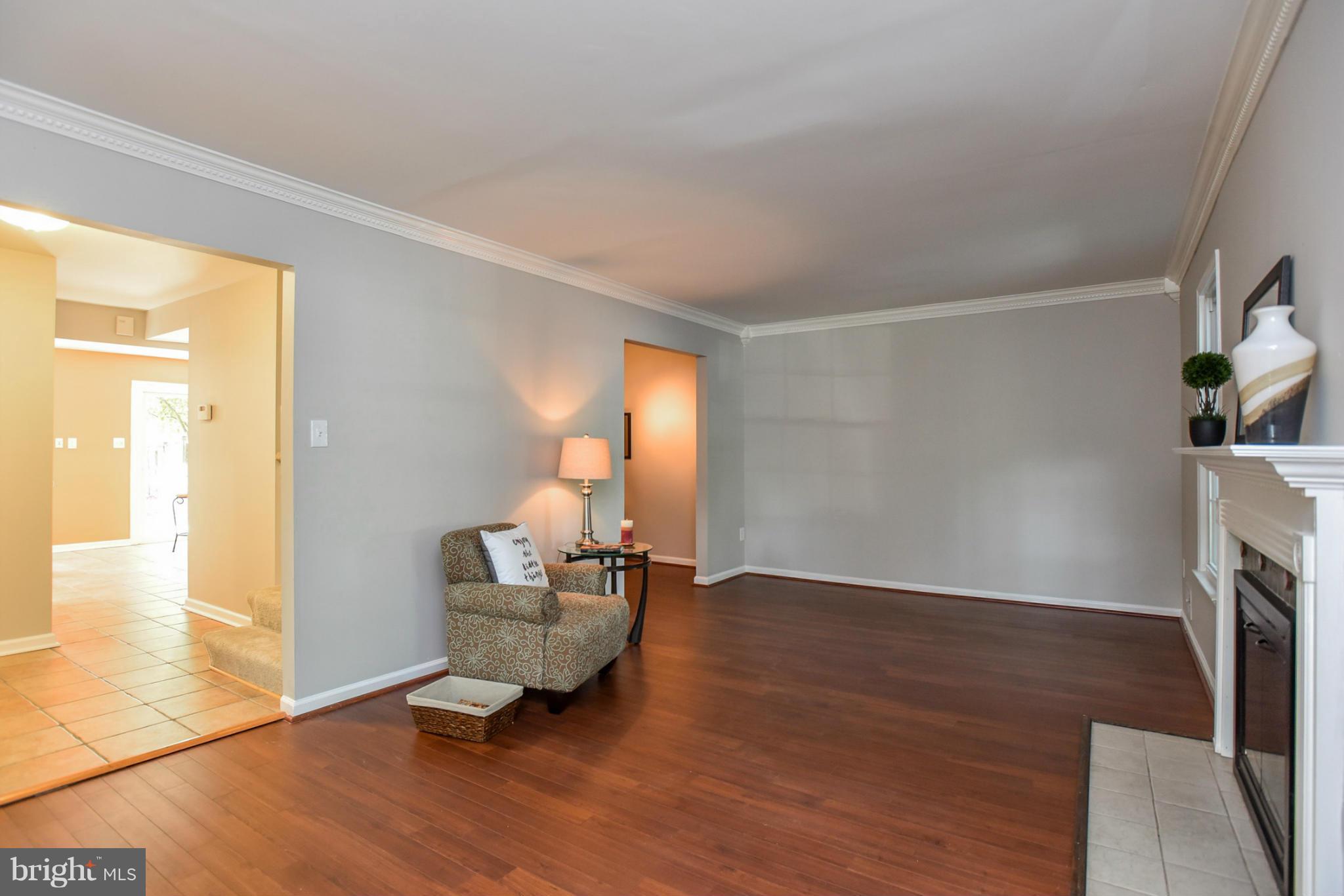 2423 Ansdel Court Reston, VA 20191 - Photo 3 of 30 Living Room