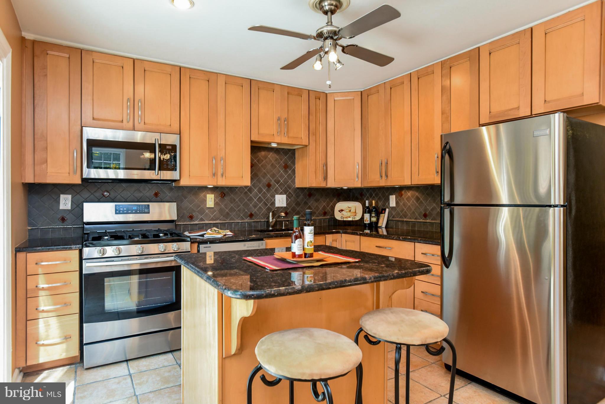 2423 Ansdel Court Reston, VA 20191 - Photo 6 of 30 Kitchen
