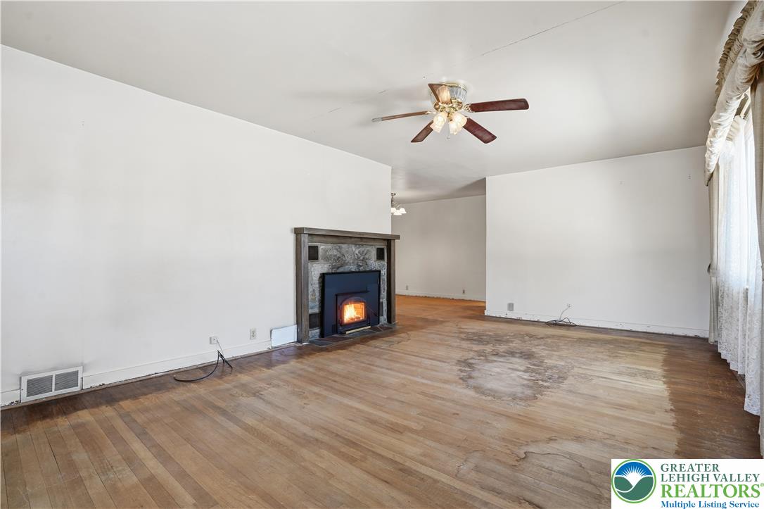 4070 West Hopewell Road Center Valley, PA 18034 - Photo 3 of 29 Living Room